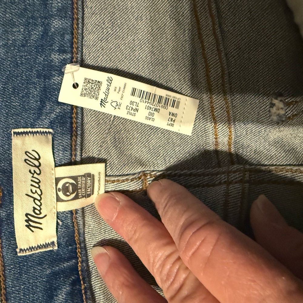 Madewell Blue Flare Wide Leg Jeans with Retro Charm size 30 Tall. Mid-rise - Picture 5 of 5